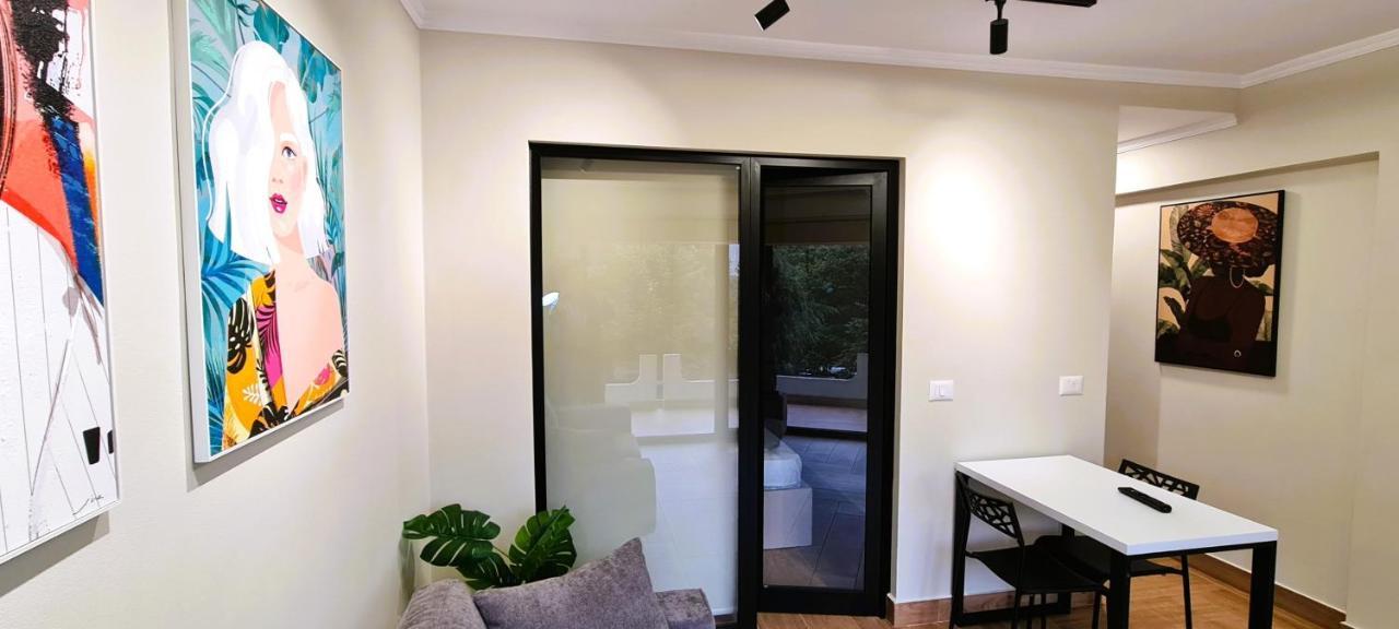 2V1 - Center Apartment 1 Tirana Exterior photo
