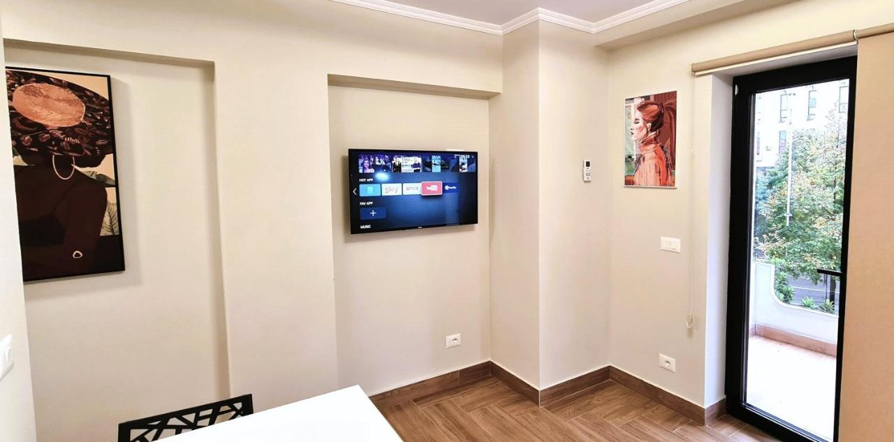 2V1 - Center Apartment 1 Tirana Exterior photo